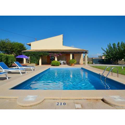 Cozy cottage with private pool 3 km from the sandy beaches of Can Picafort