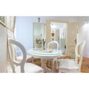 Elegant & Enchanting - Apartment At Old Town Entrance -