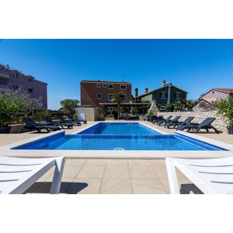 Family friendly apartments with a swimming pool Valbandon, Fazana - 2201