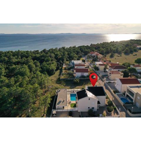 Family friendly apartments with a swimming pool Vir - Kozjak, Vir - 18589