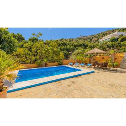 Finca el Valle Nerja by Ruralidays