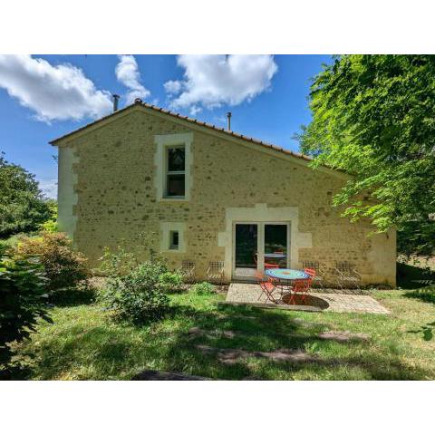 Gîte Guizengeard, 3 pièces, 4 personnes - FR-1-653-191