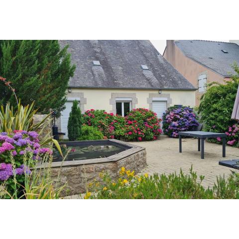 Grande Maison dans le Bourg de Nevez + jardin