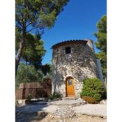 Havre de paix dans un moulin provençal avec jacuzzi extérieur / Suite premium