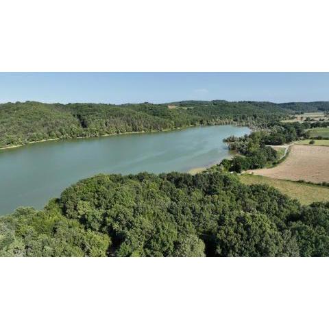 Hebergement insolite, Location Yourte au bord du lac de mielan