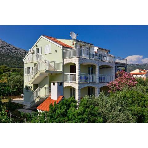 Holiday Apartments Grozdi