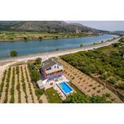 Holiday house with a swimming pool Opuzen, Neretva Delta - Usce Neretve - 8818