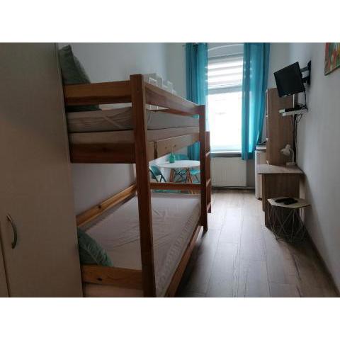 Hostel Tulip - Pokój 2 ze wspólną łazienką i kuchnią