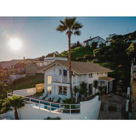 Increíble Villa de madera con vistas al mar