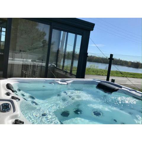 Jacuzzi et Vue sur Loire - Maison d'hôtes L'Odyssée