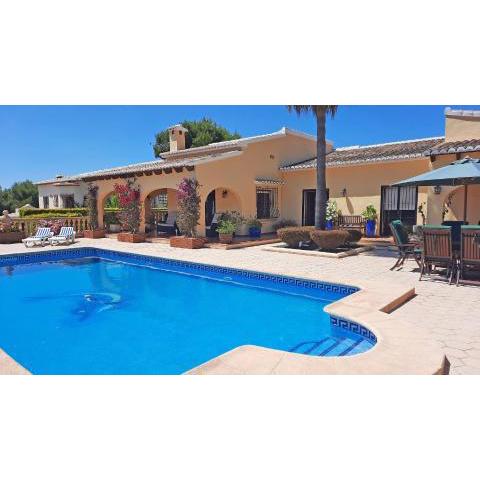 JAVEA LATE DEAL 9-13 July - Beautiful 4 Bed Family Villa - 10 Mins Beaches - Private Pool - Open Views - Quiet Area