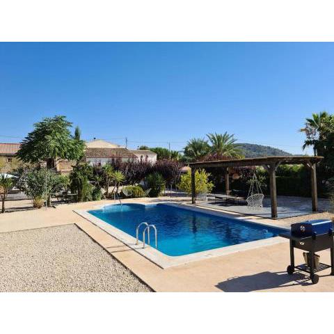 LA SIERRA CASA - Beautiful villa with huge garden swimming pool and games room