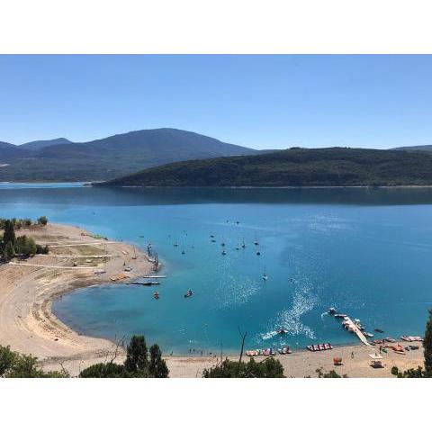 Les Gites du Verdon, côté lac (studio et T2)