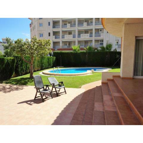 Light apartment with communal pool and walking distance to the beach