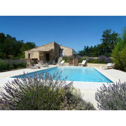 LS2-111 Ancien moulin piscine chauffée, très jolie vue sur Ansouis Luberon 10 personnes