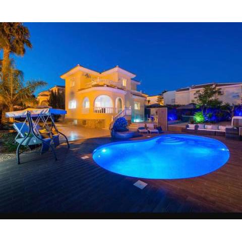 Luxury Private Villa Casa JoJo own Pool & Hot tub