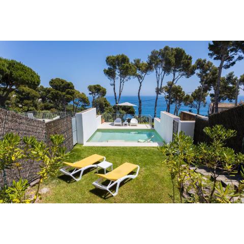 Luxury Villa in front of the sea PROA