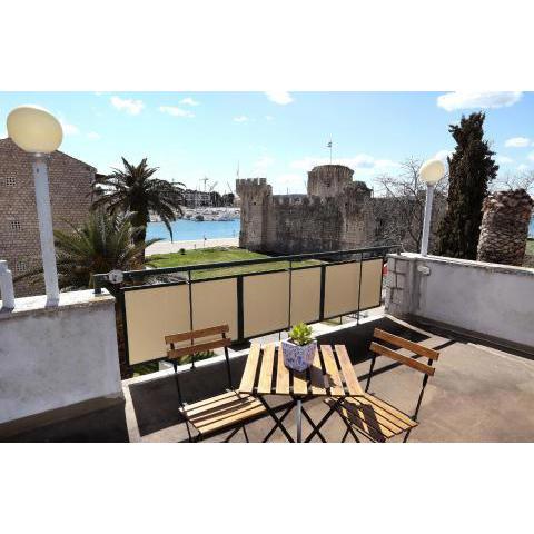 M Apartment Trogir with free parking