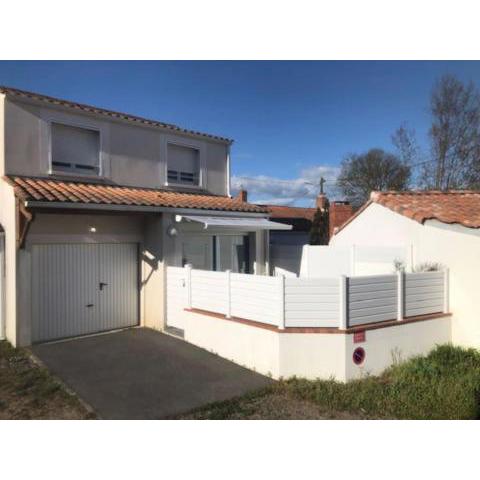 Maison avec grande terrasse à 100m de la plage