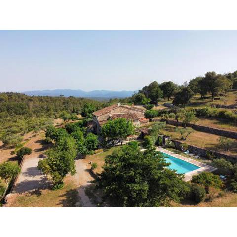 Maison typique provençal au cœur de la nature