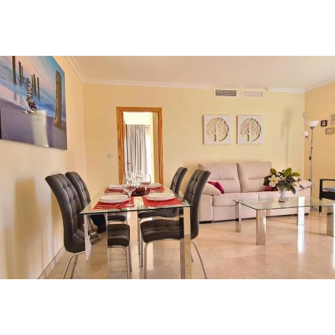 Modern Apartment in Elviria, Golf, Fun & Beach