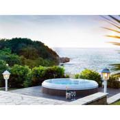 Neptune Sea House - Beachfront / Jacuzzi