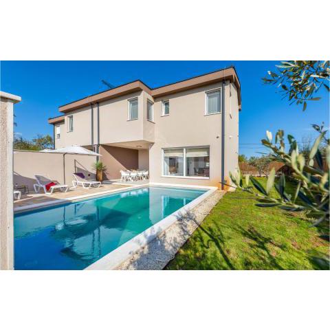 Nice home in Segotici with 4 Bedrooms, WiFi and Heated swimming pool