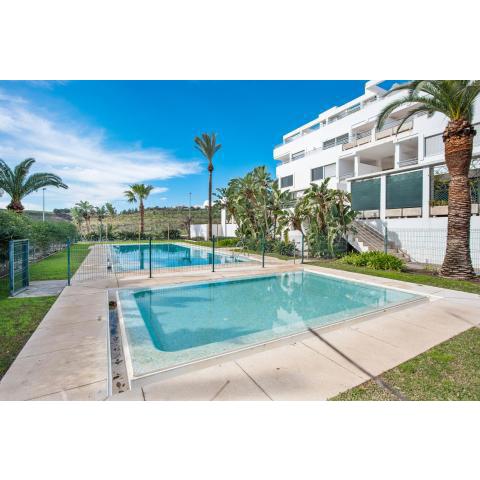 Penthouse with 2 terraces, 3 pools and private outside shower, between Marbella and Fuengirola