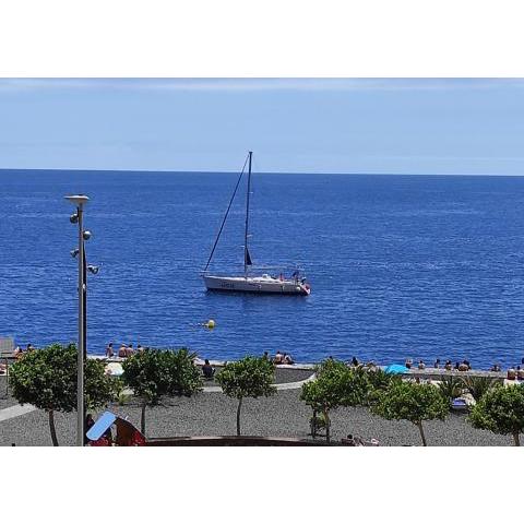 Primera línea de Playa con vistas al Mar y plaza de garaje