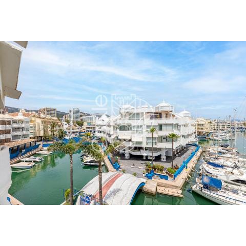 PUERTO DE BENALMADENA HOLIDAY RENTALS VISTAS AL MAR Y YATES CON PISCINA Malaga