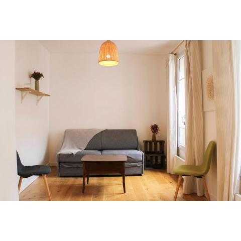 Refurbished nest near the Village des Batignolles