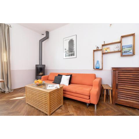 Retro Apartment Skawińska Cracow by Renters