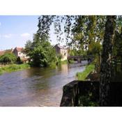 Rivierhuis aan de rivier bij Vézelay