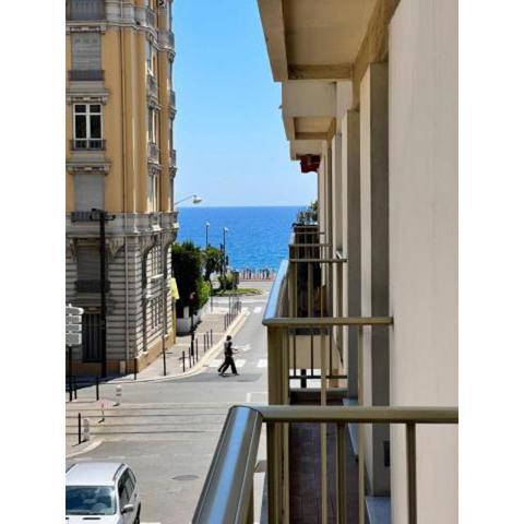 Seafront Apartment near Promenade des Anglais