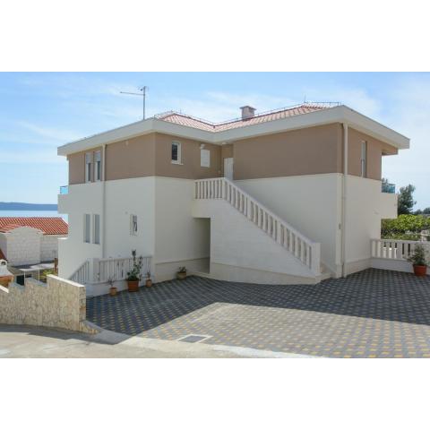 Seaside apartments with a swimming pool Rastici, Ciovo - 11009