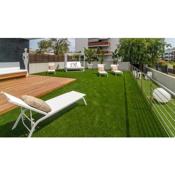 Sitges Spaces Garden Paradise 3 bedroom, 3 bathroom, huge PRIVATE garden-terrace, pool- sleeps up to 8