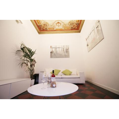 Spanish Steps Art Apartment