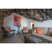 Spectacular Cave with two large terraces (70m2) by the sea