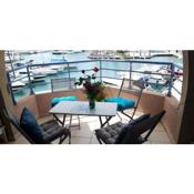 Studio avec vue sur la mer balcon et wifi a Frejus a 1 km de la plage