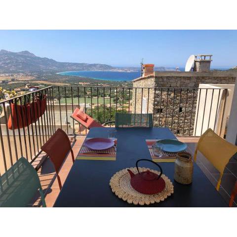 Studio Cocoon avec vue sur la baie de Calvi