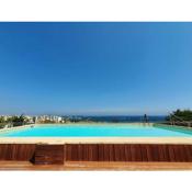 Studio vue mer piscine rooftop parking fermé 500m de cannes