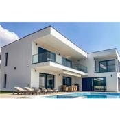 Stunning home in Crikvenica with Jacuzzi, Sauna and 4 Bedrooms