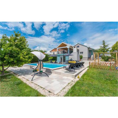 Stunning home in Gorica with 4 Bedrooms, Outdoor swimming pool and Jacuzzi