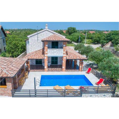 Stunning home in Ladevci w/ Outdoor swimming pool, Sauna and 4 Bedrooms