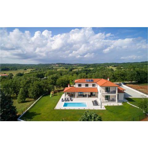 Stunning home in Prodol with Outdoor swimming pool, WiFi and 4 Bedrooms