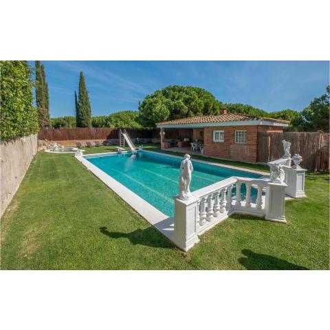 Stunning home in St Andreu d,Llavaneres with 4 Bedrooms, WiFi and Outdoor swimming pool