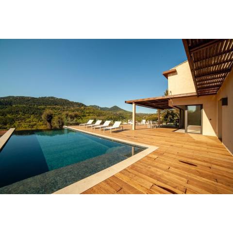 Superb modern villa, comfortable in the heart of the Estérel massif