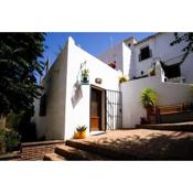 The Studio Under The Wall, a colourful, unique one bedroom studio in Comares