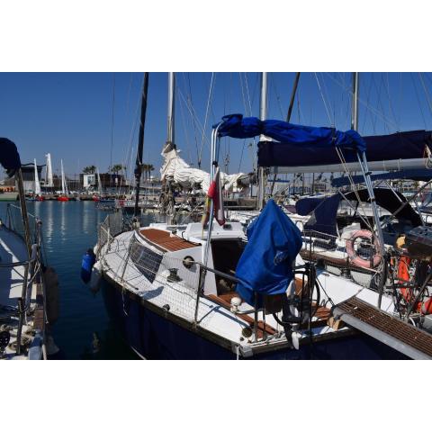 Velero en Puerto de Valencia - E&M Boats