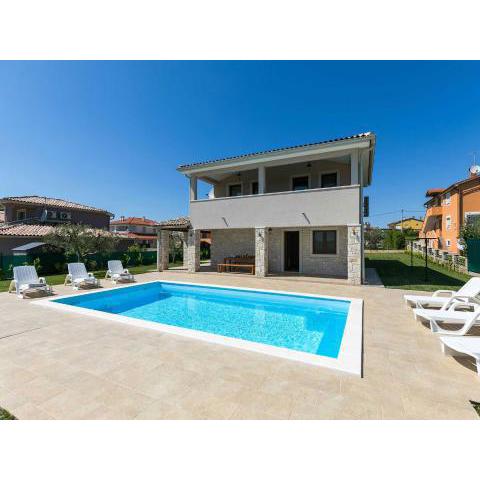 Villa Angelina with 3 bedrooms and Pool in Novigrad